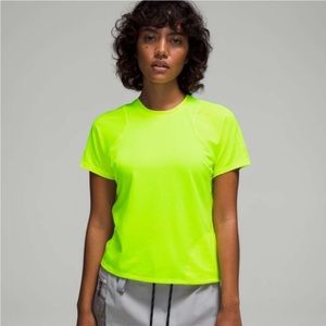 Lululemon Lightweight Cinch Hem Hiking Tee Size 6 in Highlighter Yellow. NWT